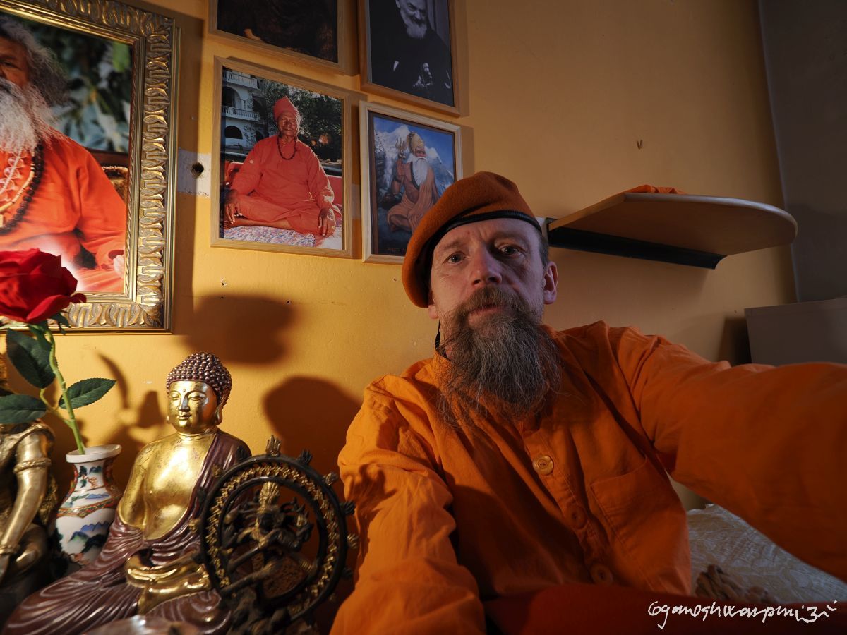 Oranžový baret