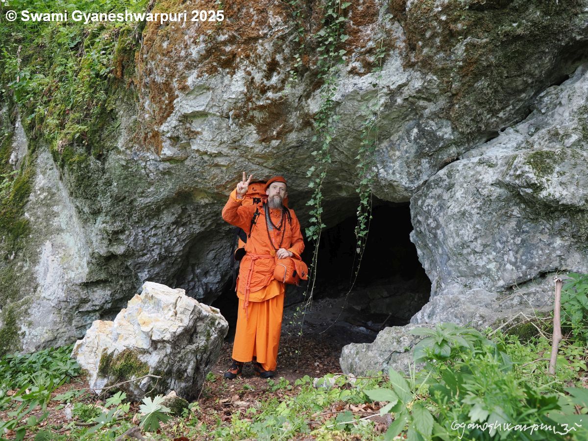 Swami Gyaneshwarpuri, Žitného jeskyně