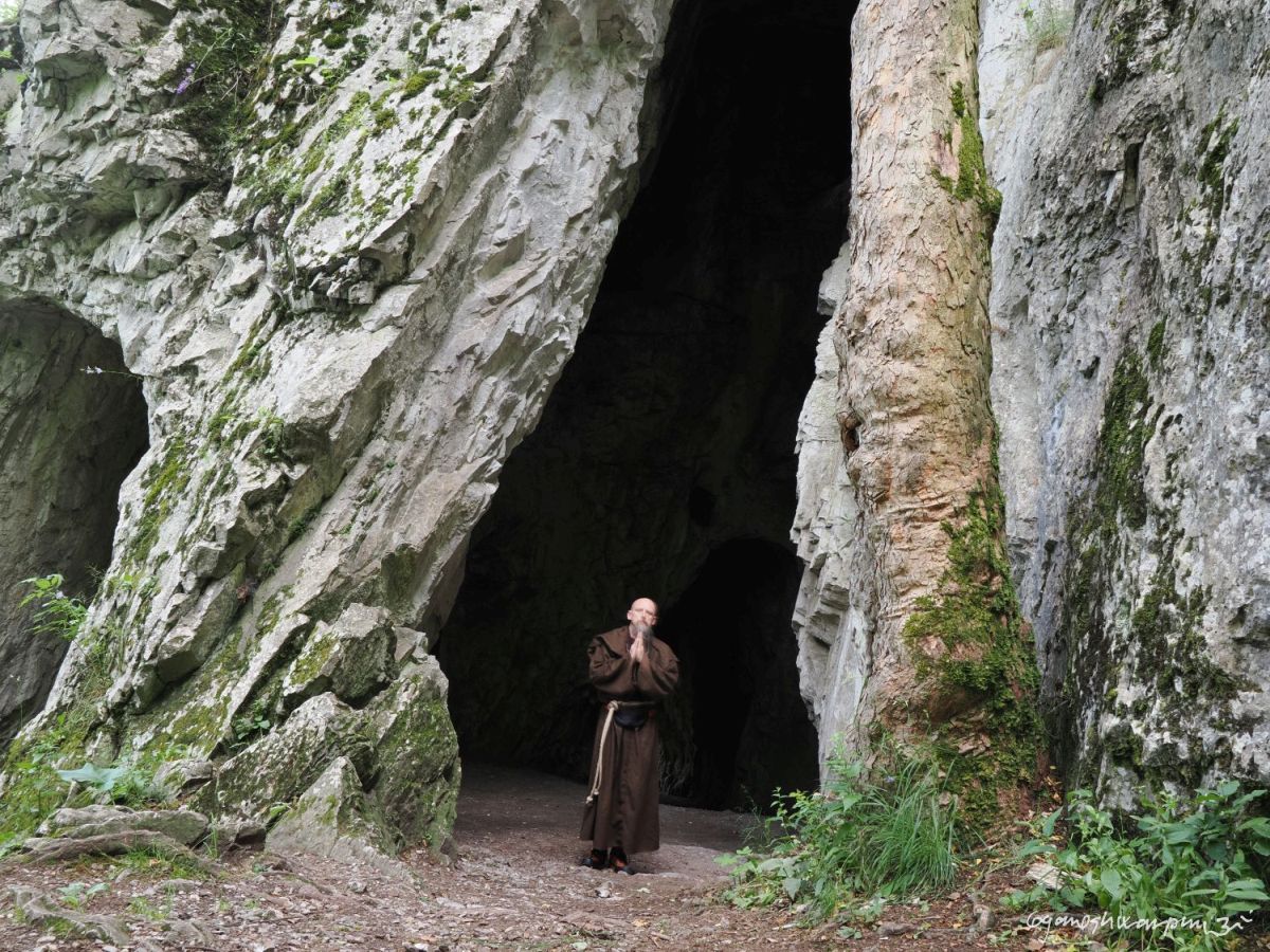 Jeskyně Kostelík s poustevníkem Gyaneshwarpuri 2025